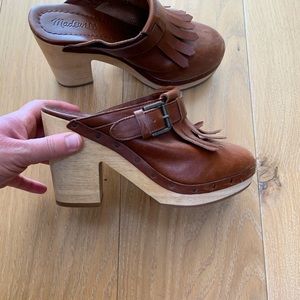Madewell kiltie leather clogs